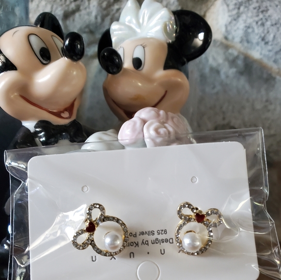 Jewelry - Minnie Mouse Crystal & Pearl Earrings